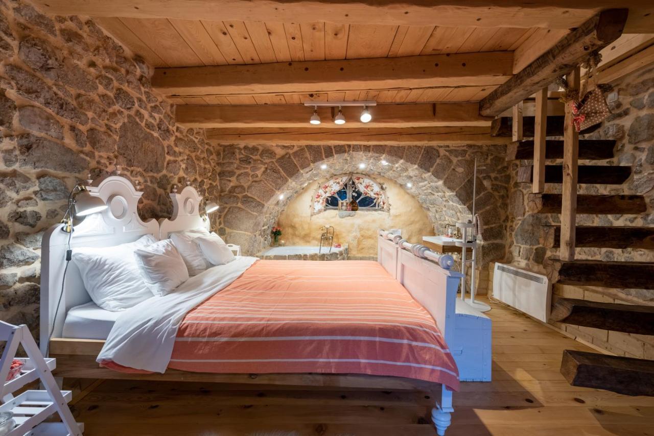 Villa Festina Lente - Cosy & Authentic Villa With Private Heated Pool Dobrinj Exterior foto