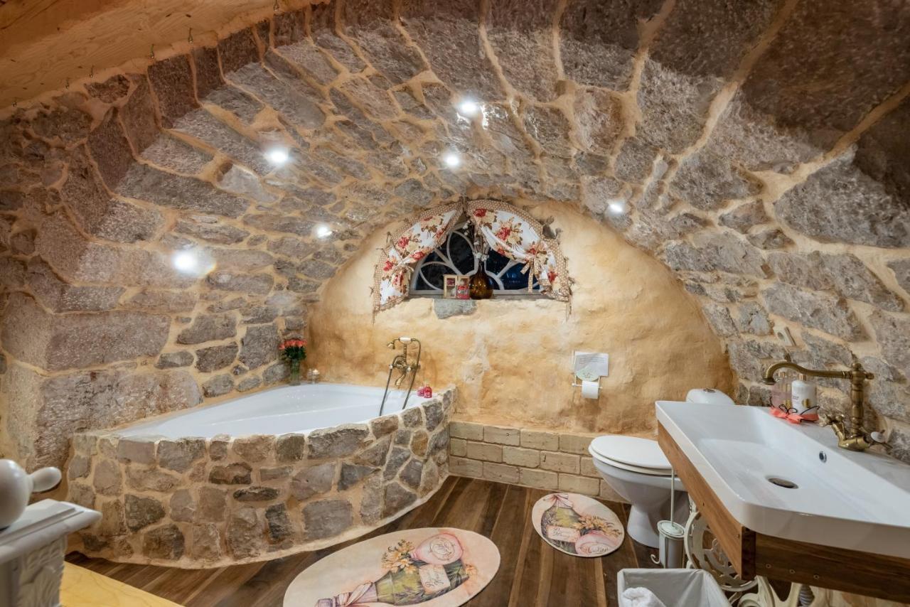 Villa Festina Lente - Cosy & Authentic Villa With Private Heated Pool Dobrinj Exterior foto